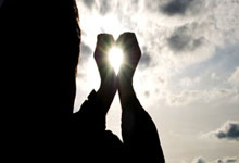 利物浦连续三连胜，稳固榜首位置